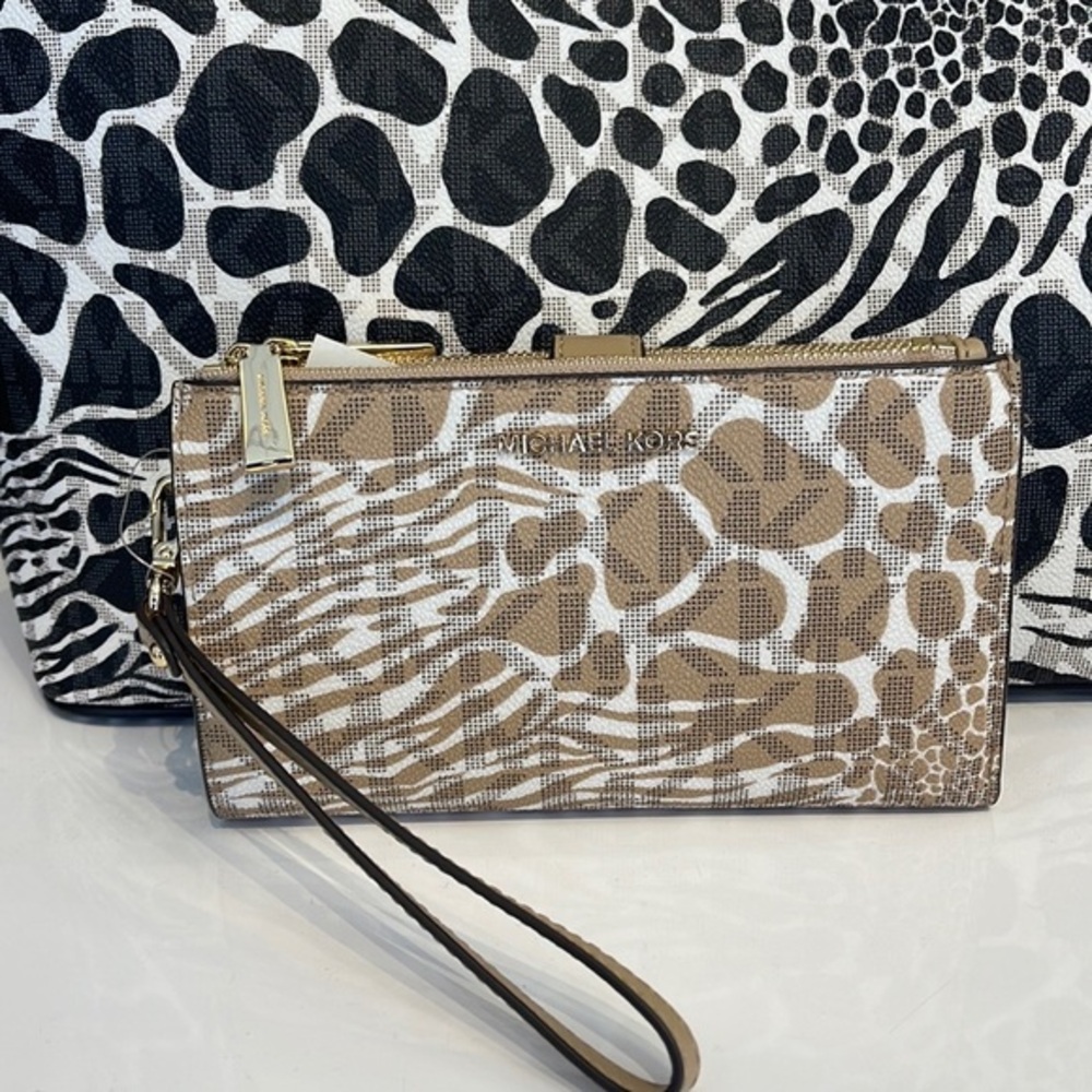 MICHAEL KORS LARGE DOUBLE ZIP WRISTLET WALLET PHONE CASE CLUTCH
Camel Multi - Picture 1 of 16